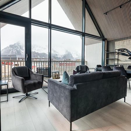Attraktiv Leilighet Pa Kaikanten I Henningsvær Exteriör bild