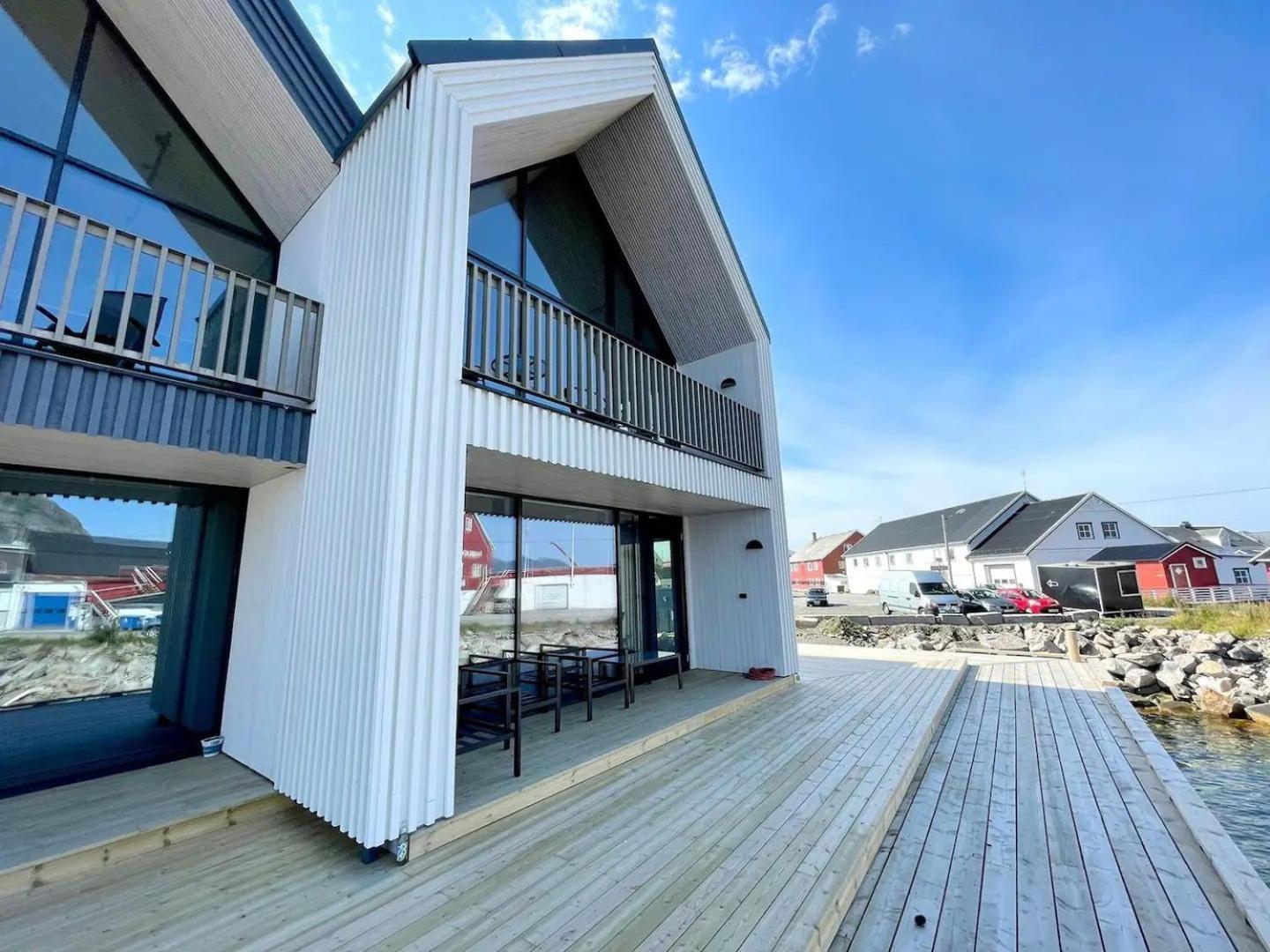 Attraktiv Leilighet Pa Kaikanten I Henningsvær Exteriör bild