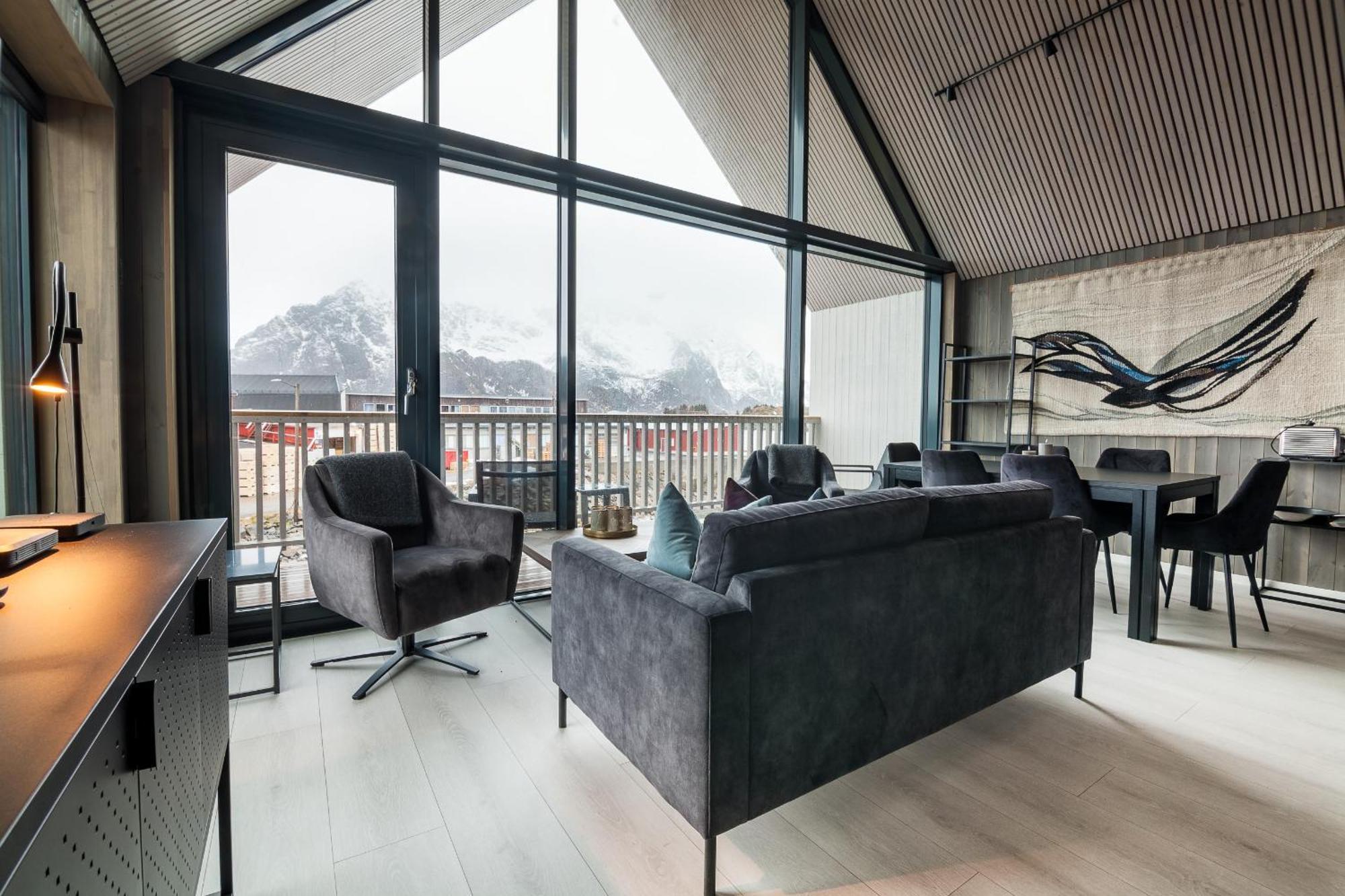 Attraktiv Leilighet Pa Kaikanten I Henningsvær Exteriör bild